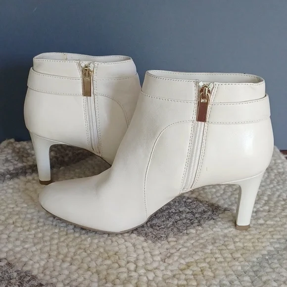 Bandolino Leather Booties - Picture 2 of 16